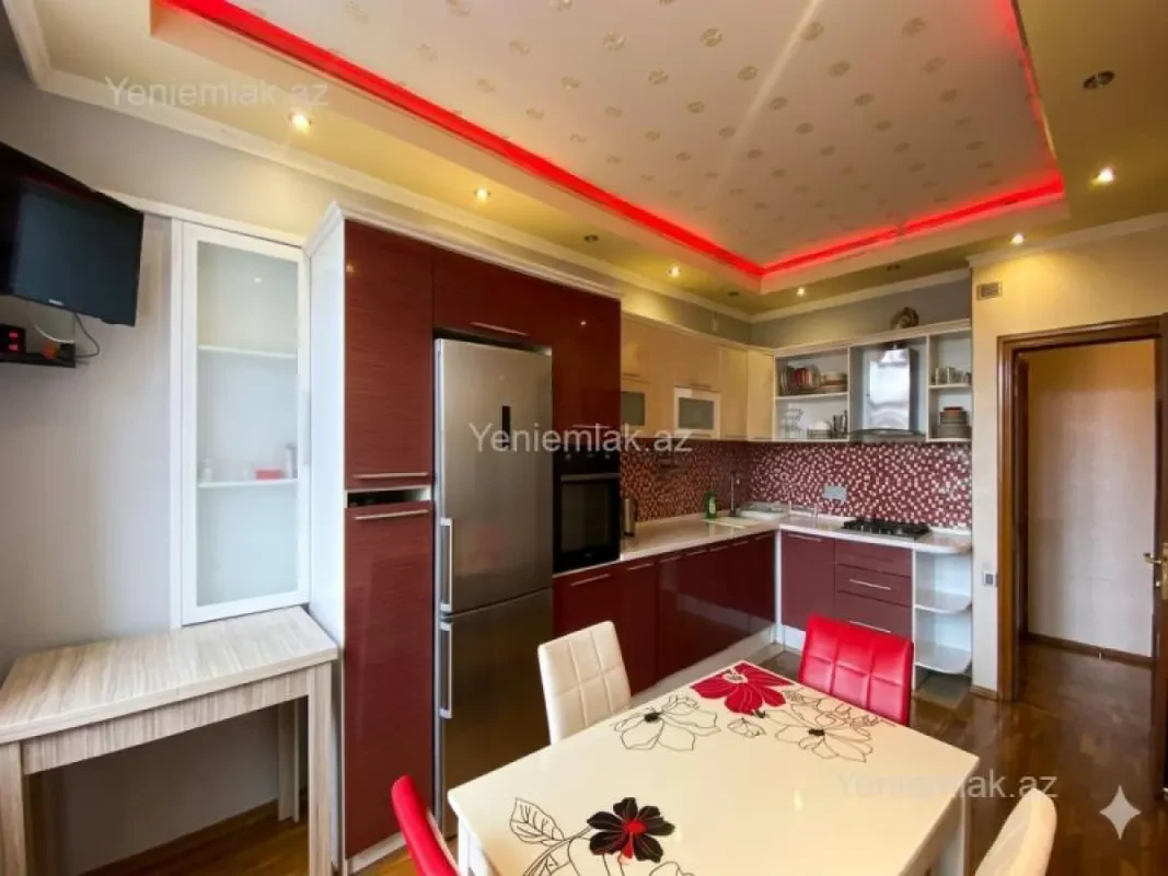 Satılır 3 otaqlı yeni tikili 125 m²