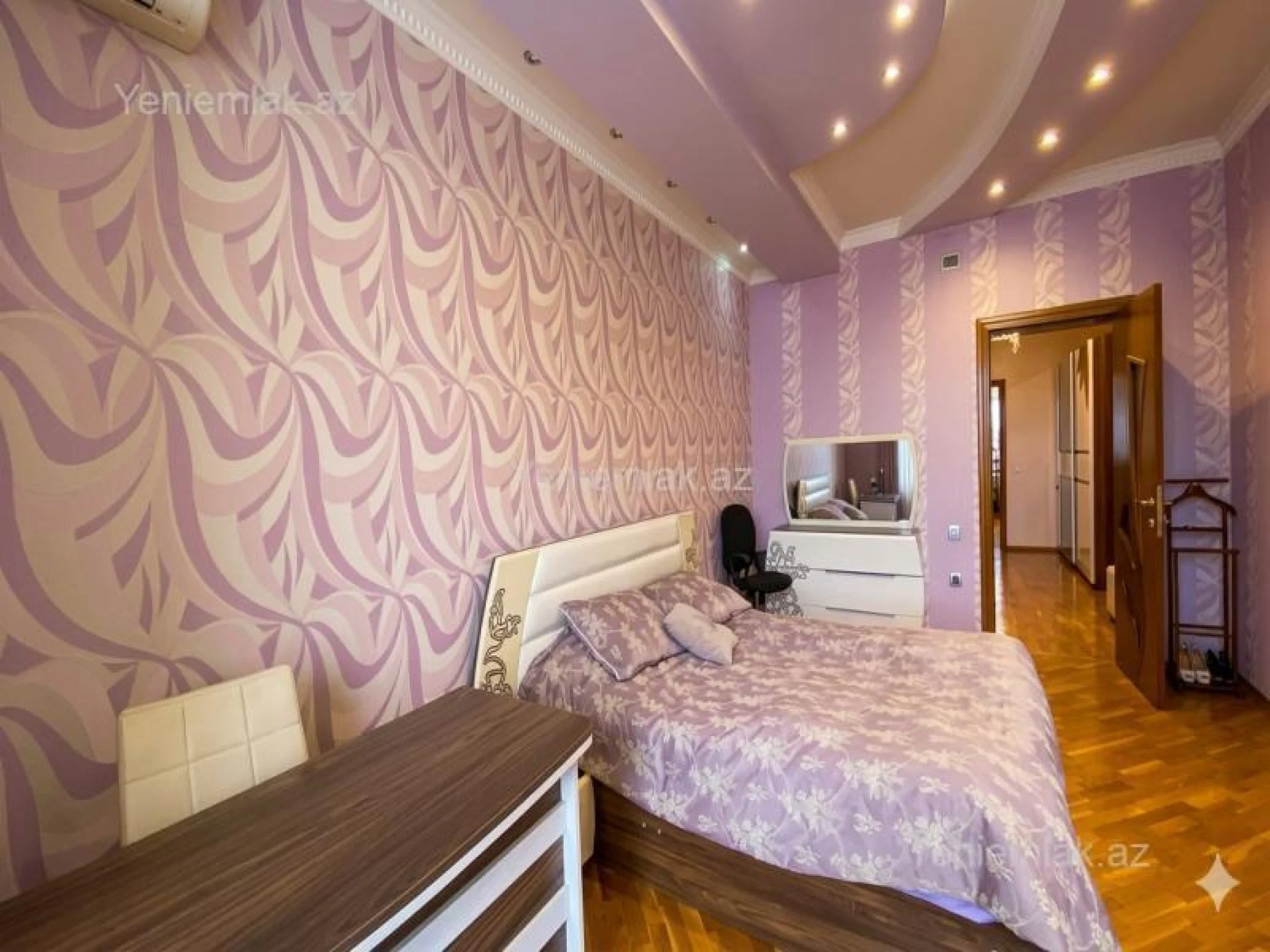 Satılır 3 otaqlı yeni tikili 125 m²