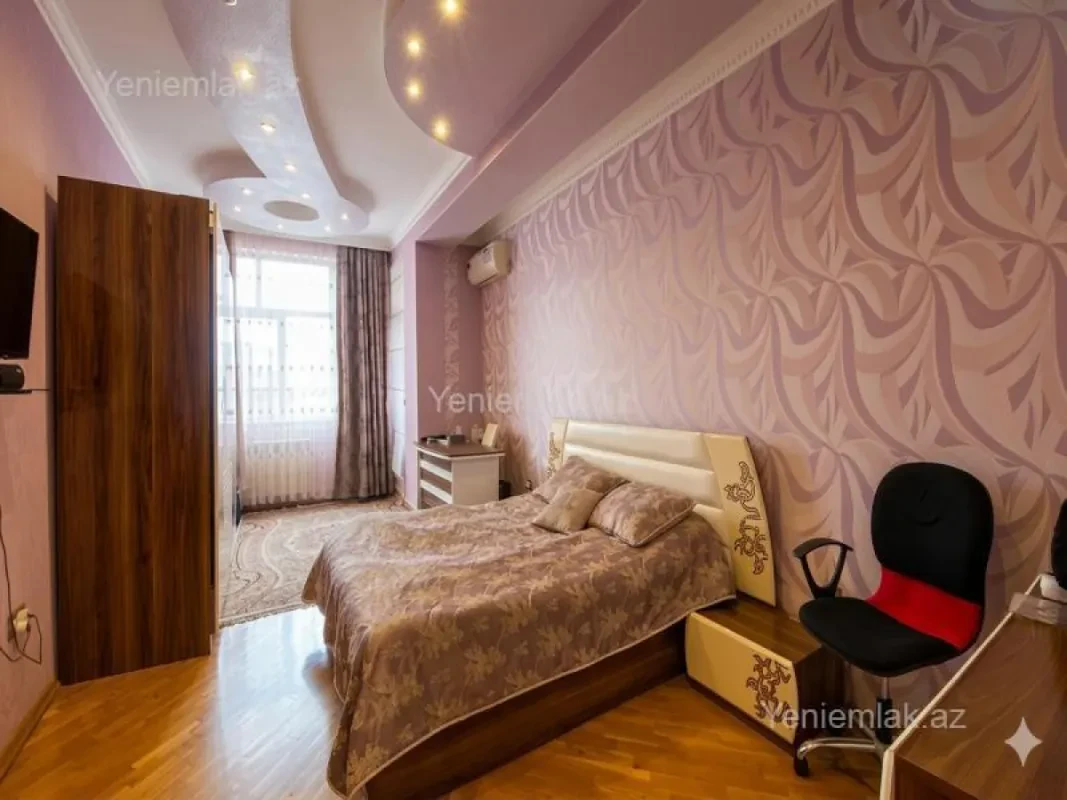 Satılır 3 otaqlı yeni tikili 125 m²