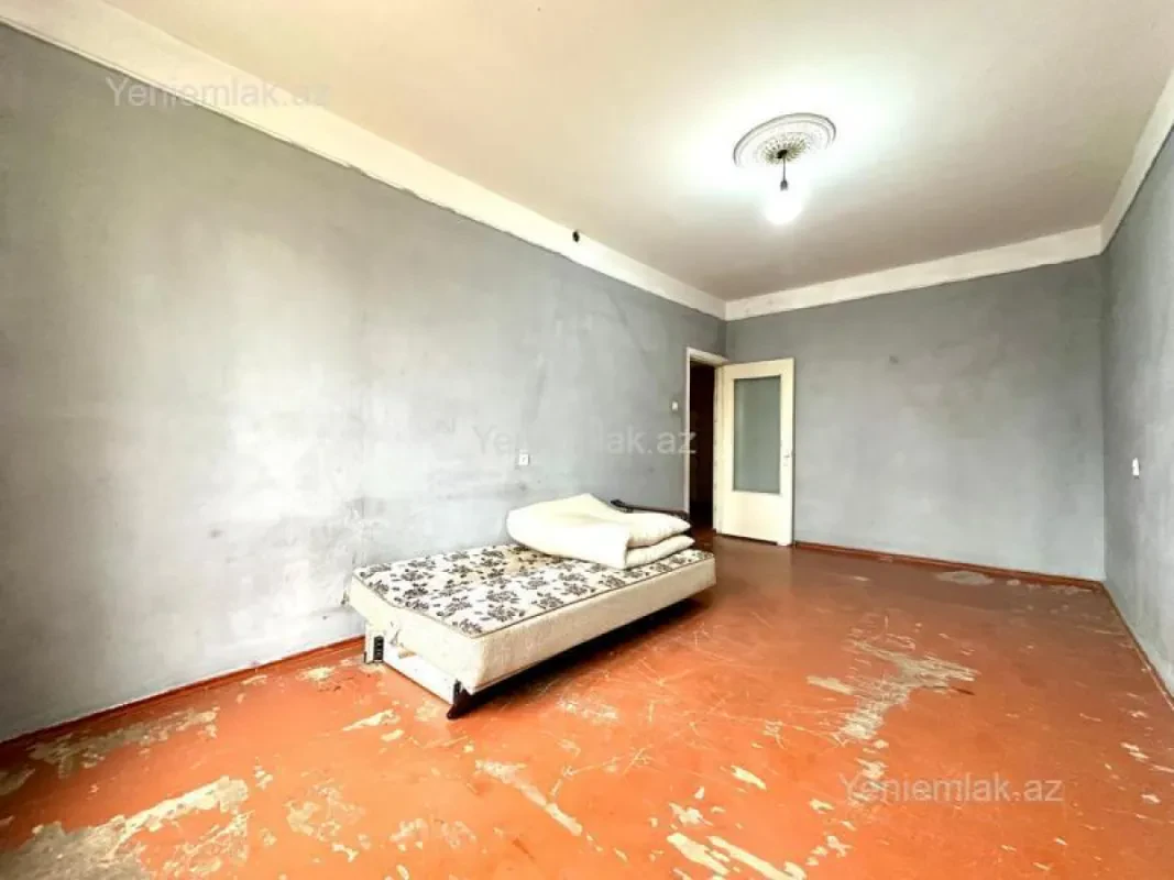 Satılır 2 otaqlı köhnə tikili 65 m²