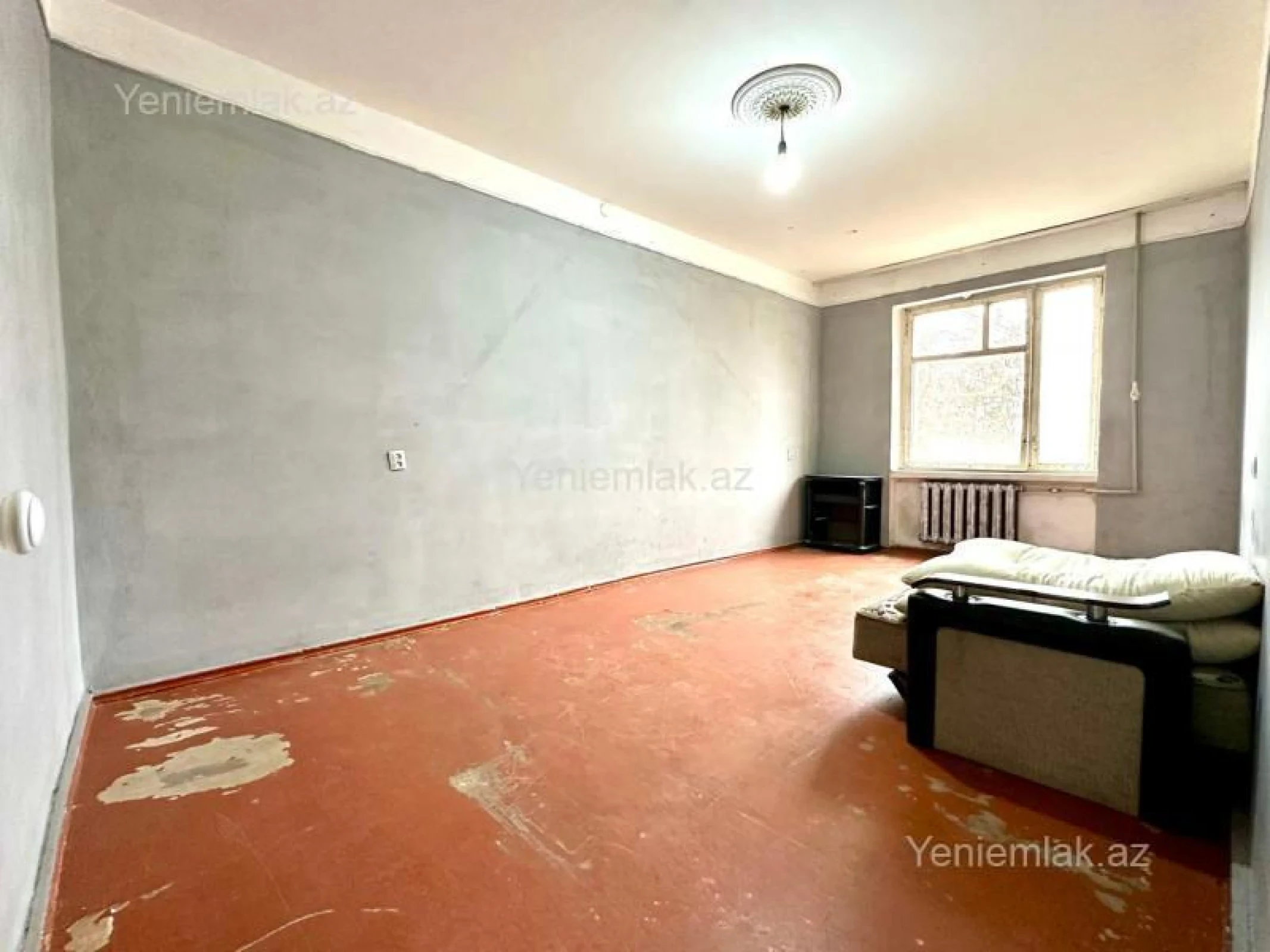 Satılır 2 otaqlı köhnə tikili 65 m²