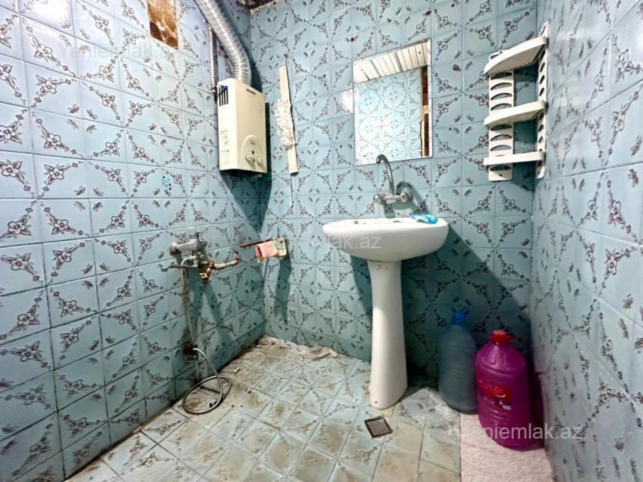 Satılır 2 otaqlı köhnə tikili 65 m²