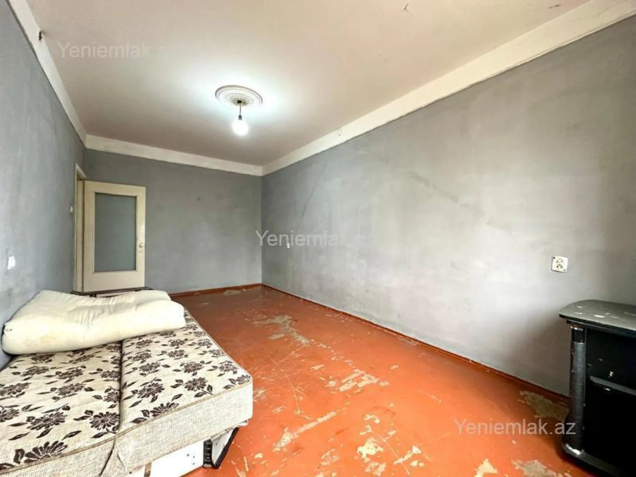 Satılır 2 otaqlı köhnə tikili 65 m²