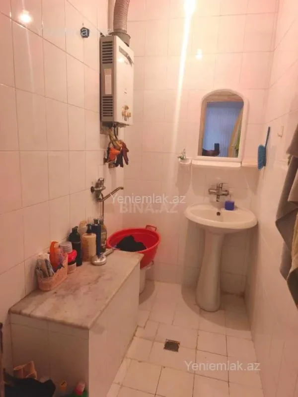 Satılır 2 otaqlı köhnə tikili 60 m²