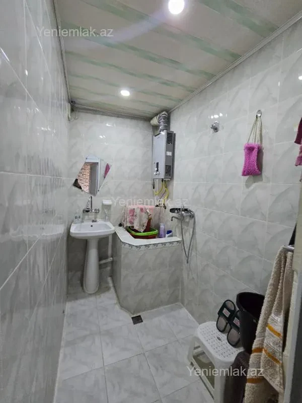 Satılır 2 otaqlı köhnə tikili 65 m²