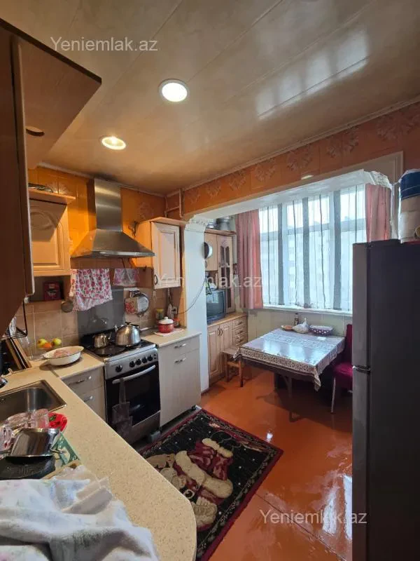 Satılır 2 otaqlı köhnə tikili 65 m²