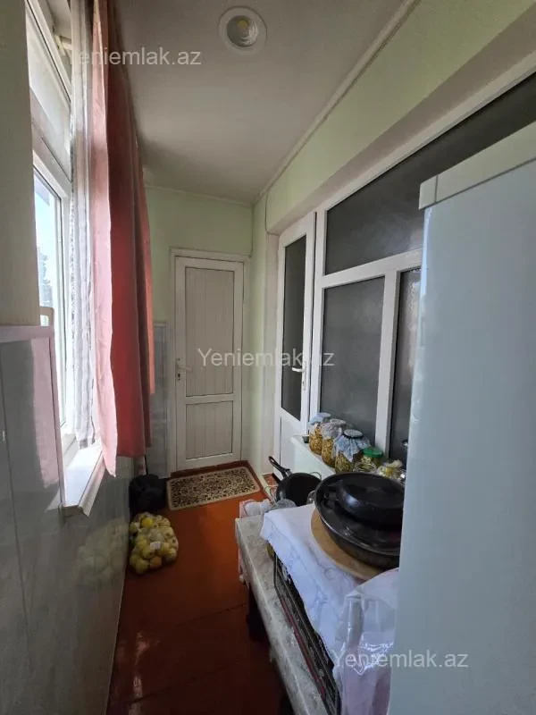 Satılır 2 otaqlı köhnə tikili 65 m²