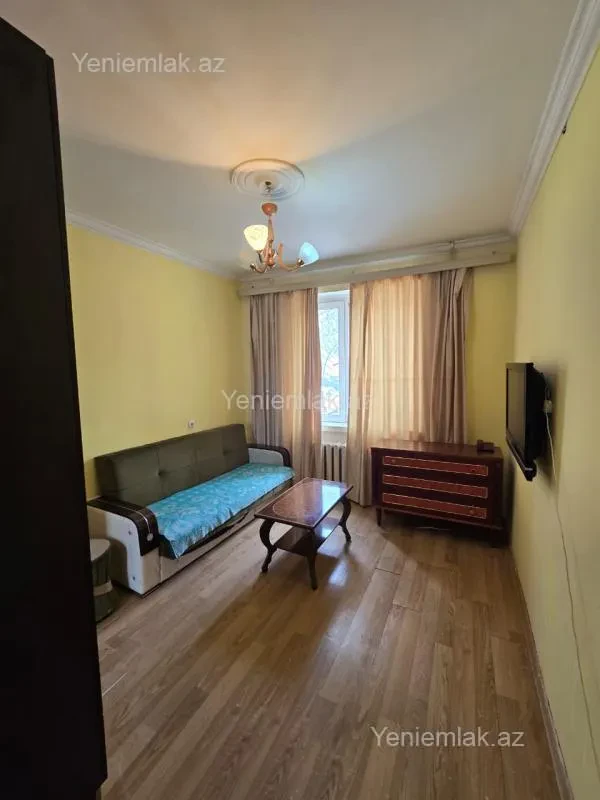 Satılır 2 otaqlı köhnə tikili 40 m²