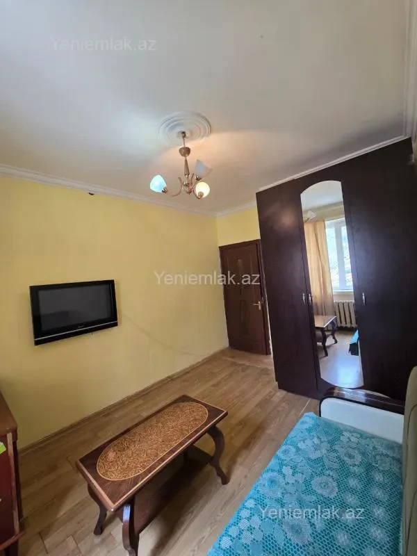 Satılır 2 otaqlı köhnə tikili 40 m²