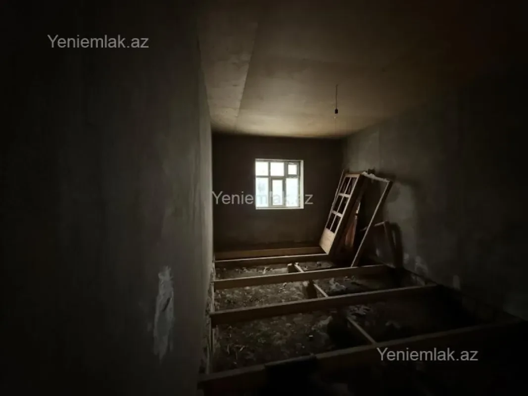 Satılır 4 otaqlı həyət evi 100 m²