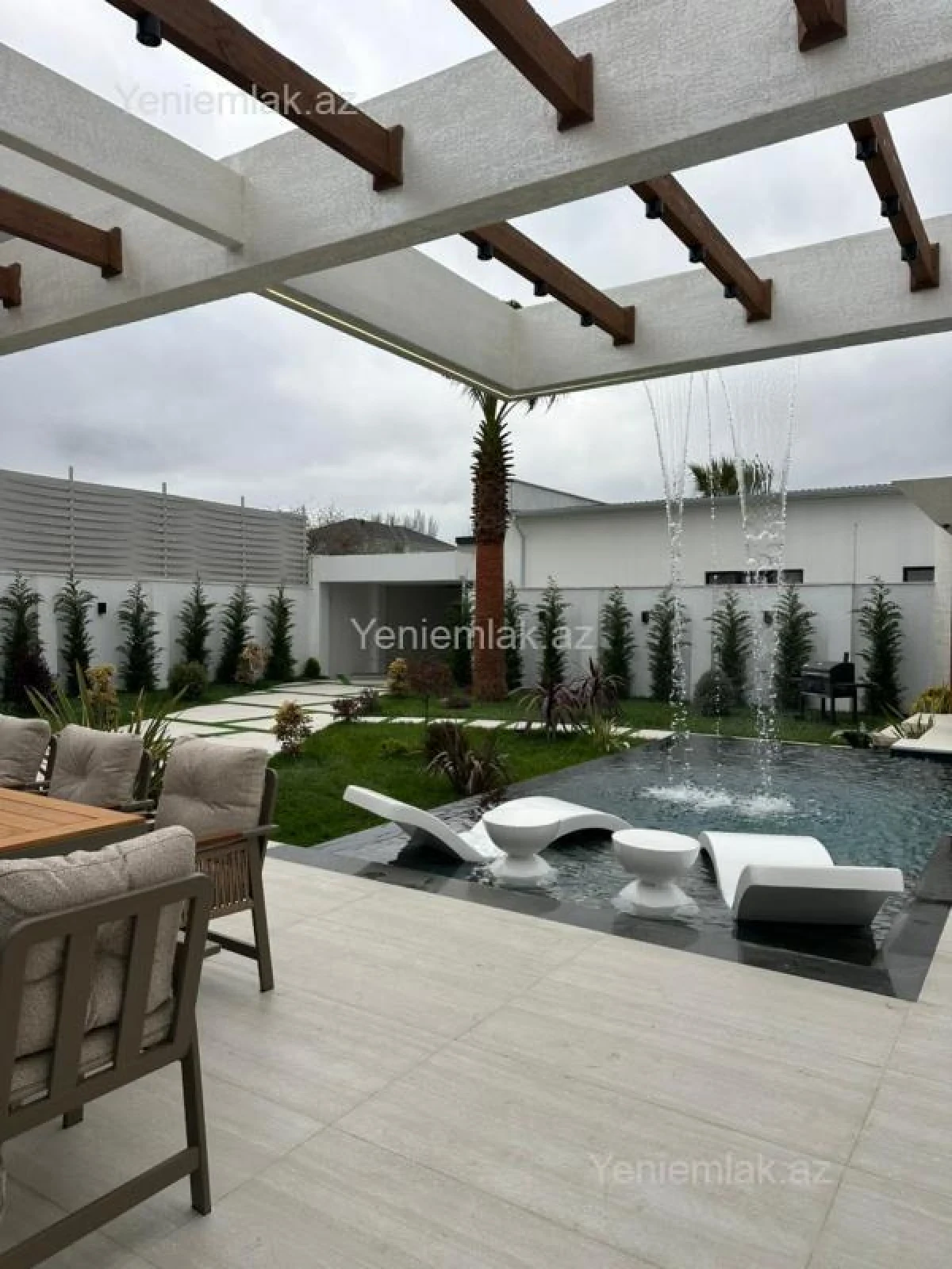 Satılır 5 otaqlı həyət evi 220 m²