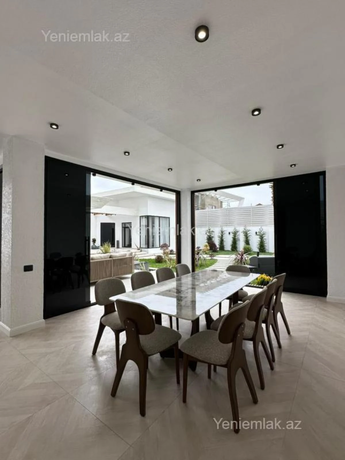 Satılır 5 otaqlı həyət evi 220 m²