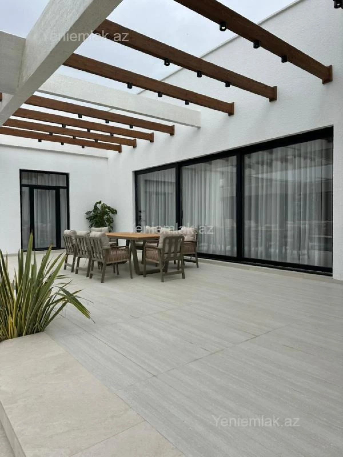 Satılır 5 otaqlı həyət evi 220 m²
