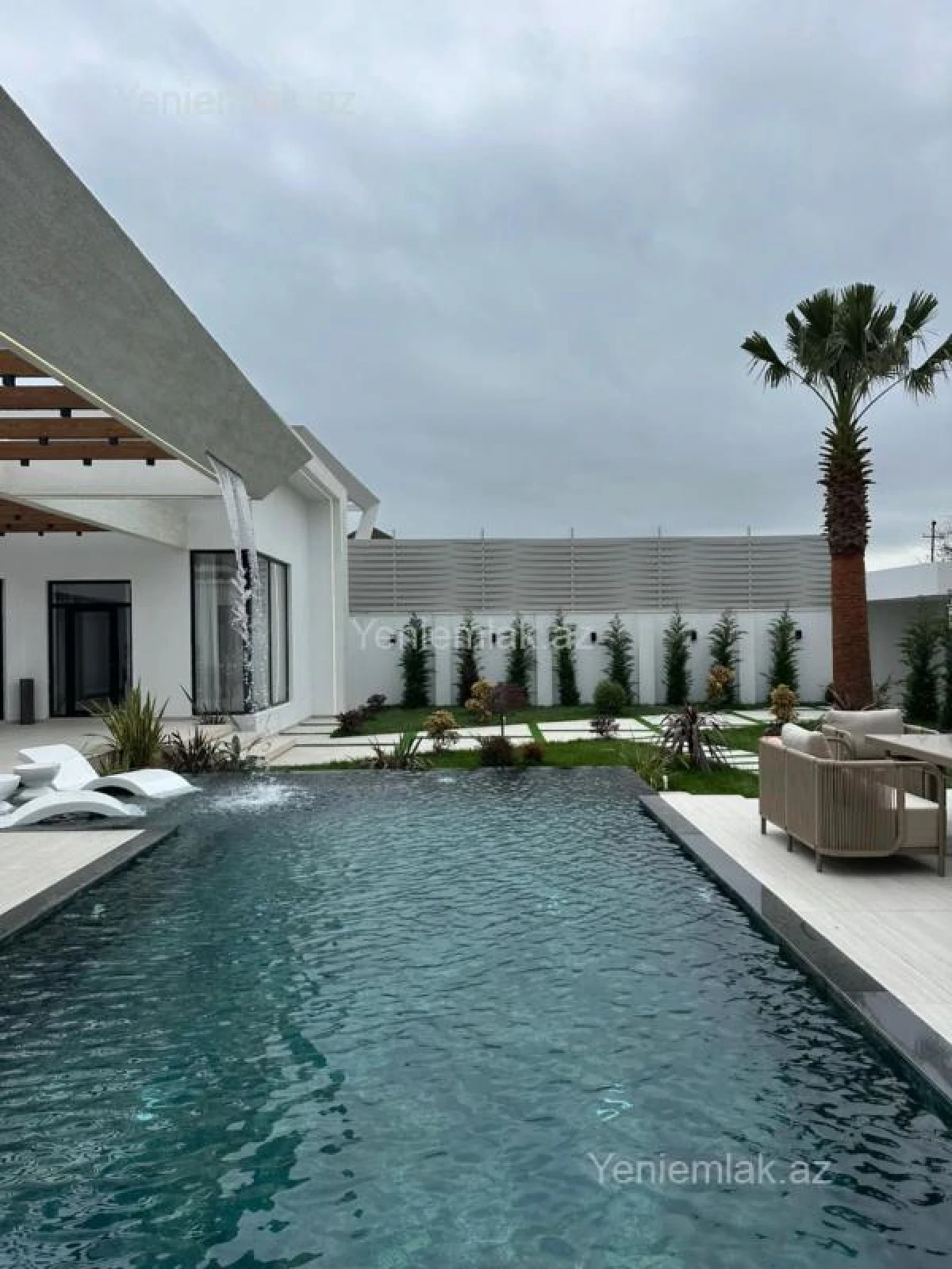 Satılır 5 otaqlı həyət evi 220 m²
