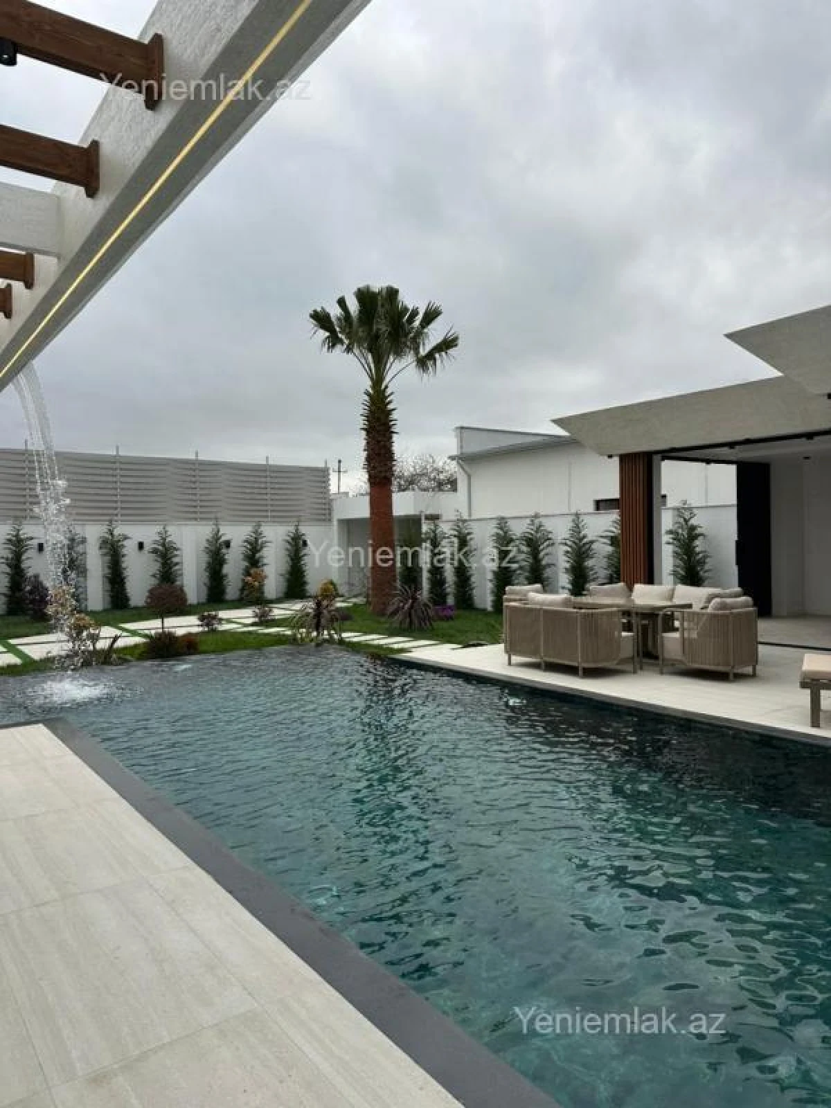 Satılır 5 otaqlı həyət evi 220 m²
