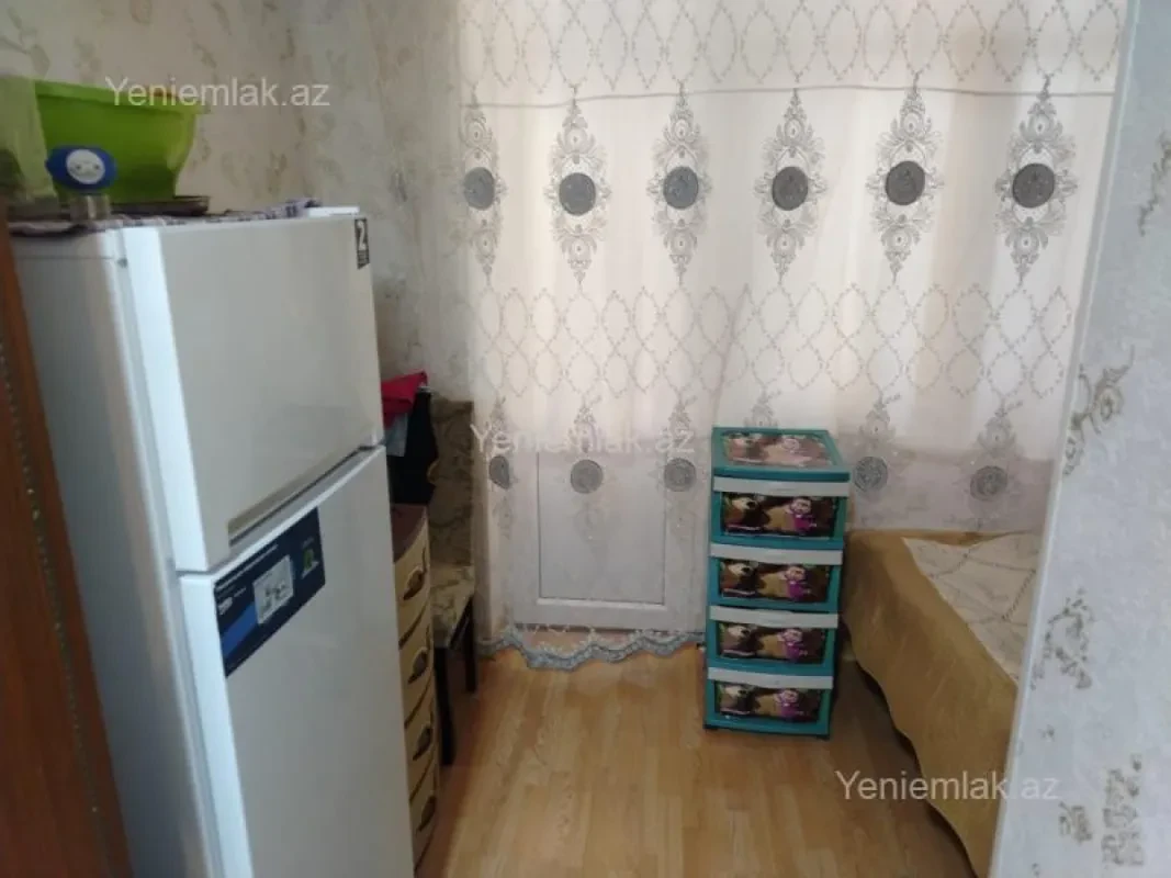 Satılır 1 otaqlı köhnə tikili 36 m²