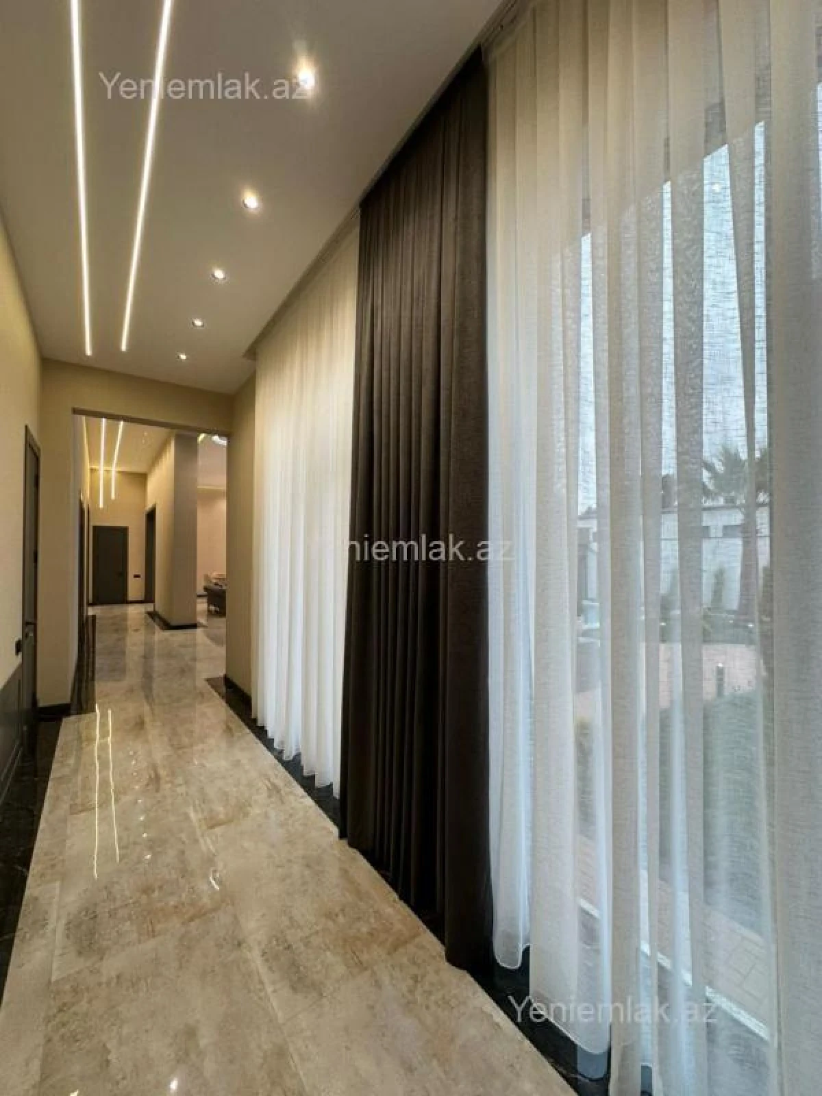 Satılır 5 otaqlı həyət evi 280 m²