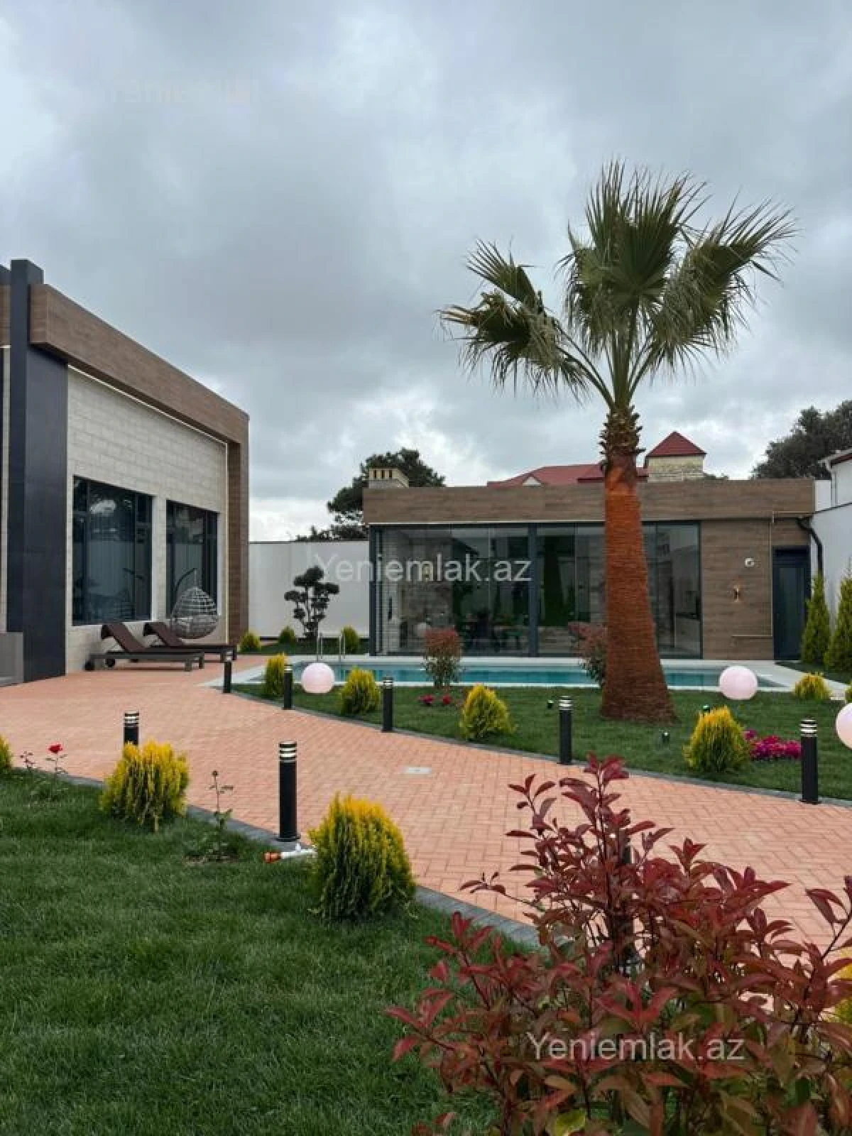 Satılır 5 otaqlı həyət evi 280 m²
