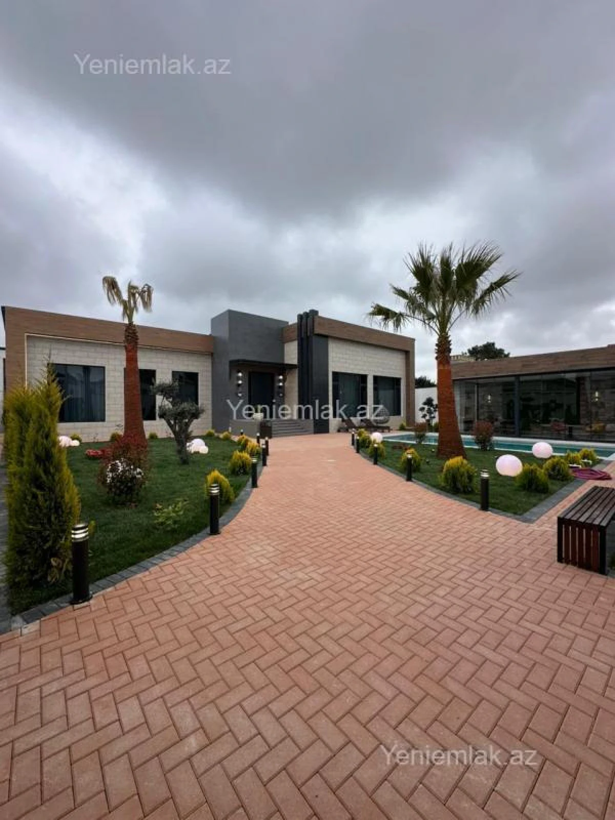 Satılır 5 otaqlı həyət evi 280 m²