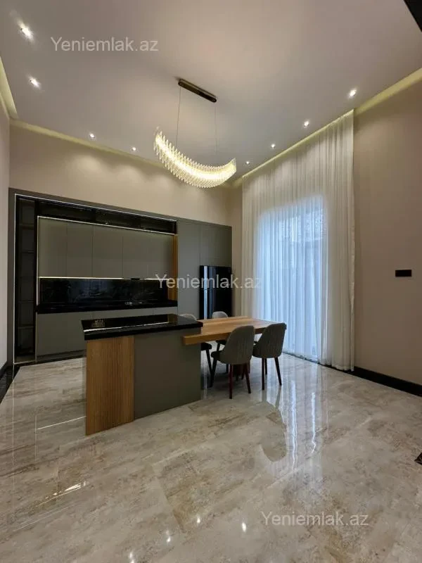 Satılır 5 otaqlı həyət evi 280 m²