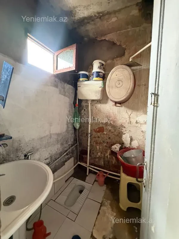 Satılır 1 otaqlı köhnə tikili 220 m²