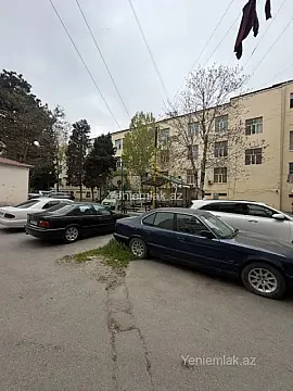Satılır 1 otaqlı köhnə tikili 220 m²