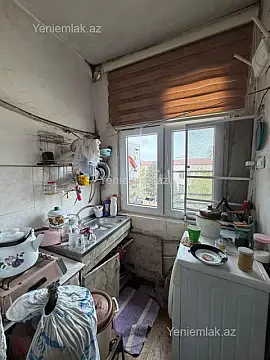 Satılır 1 otaqlı köhnə tikili 220 m²