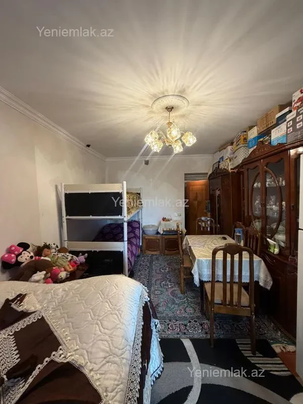 Satılır 1 otaqlı köhnə tikili 220 m²