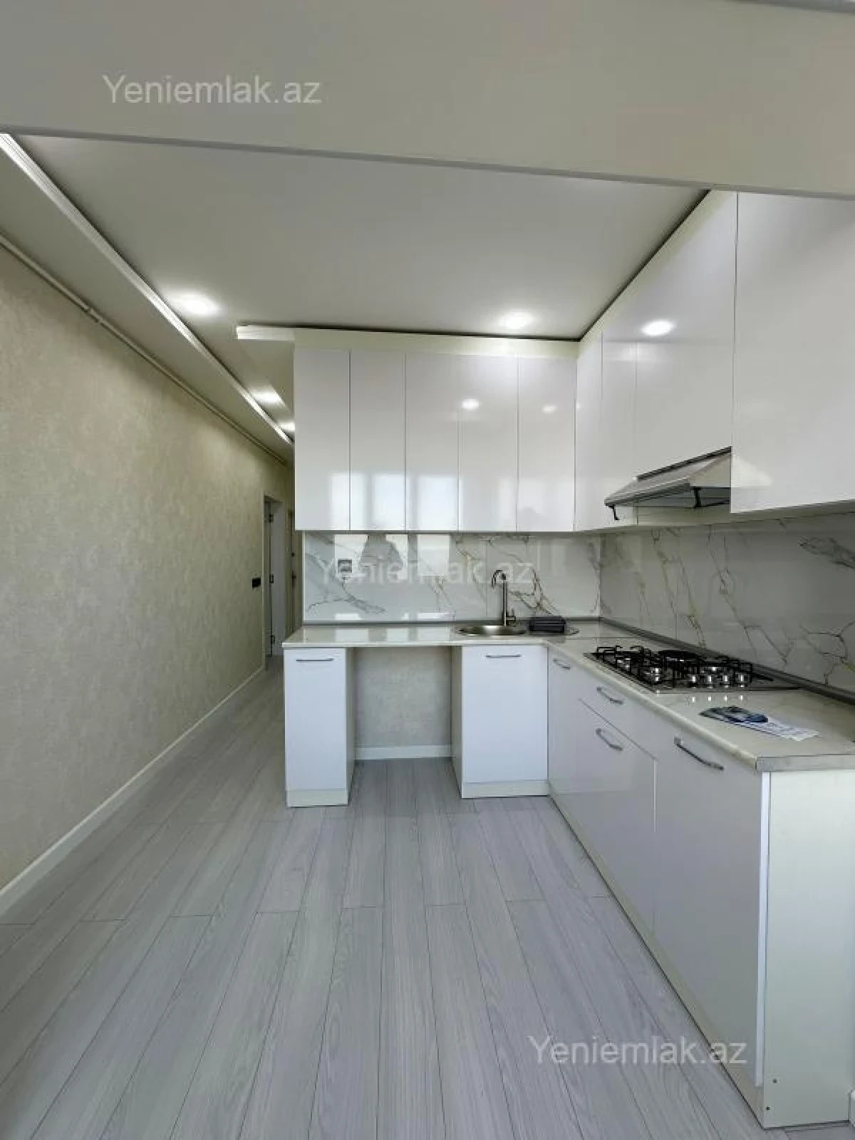 Satılır 2 otaqlı köhnə tikili 60 m²