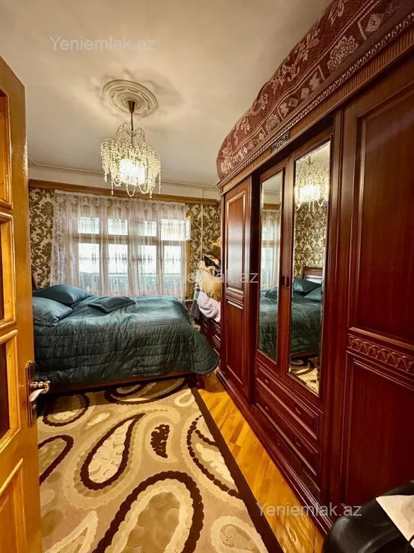 Satılır 5 otaqlı köhnə tikili 120 m²