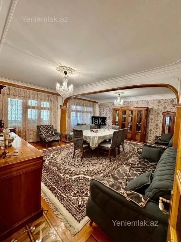 Satılır 5 otaqlı köhnə tikili 120 m²