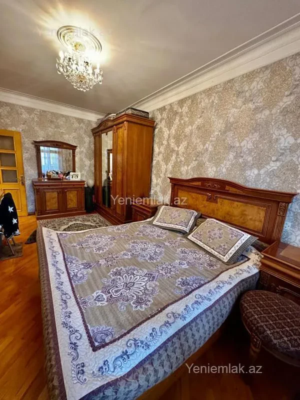 Satılır 5 otaqlı köhnə tikili 120 m²
