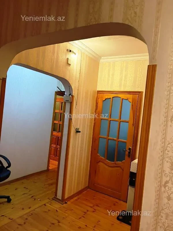 Satılır 2 otaqlı köhnə tikili 65 m²