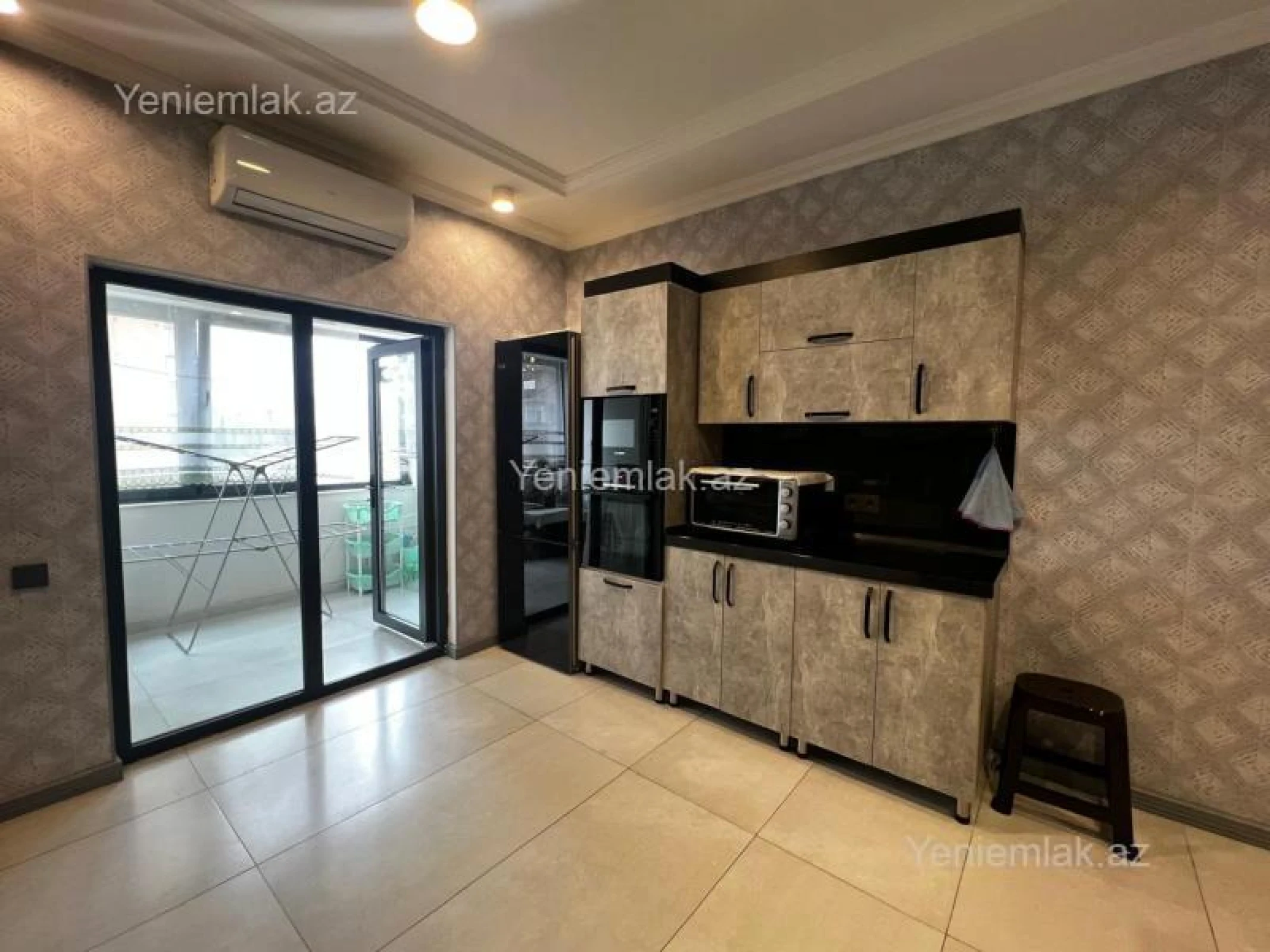 Satılır 4 otaqlı yeni tikili 220 m²