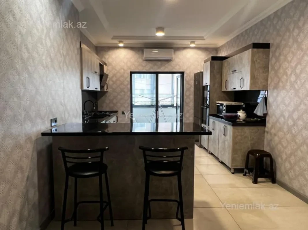 Satılır 4 otaqlı yeni tikili 220 m²