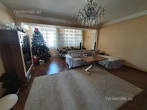 Satılır 3 otaqlı köhnə tikili 100 m²