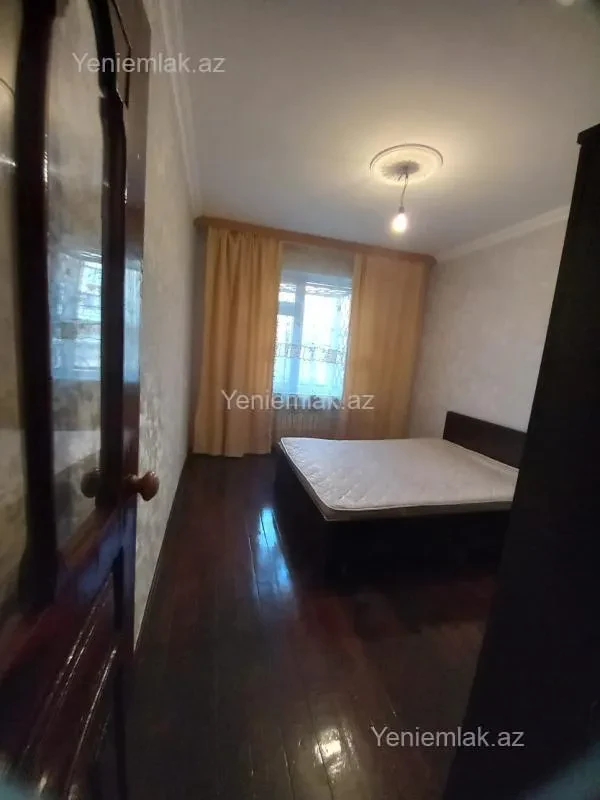 Satılır 2 otaqlı köhnə tikili 70 m²
