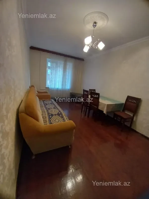 Satılır 2 otaqlı köhnə tikili 70 m²