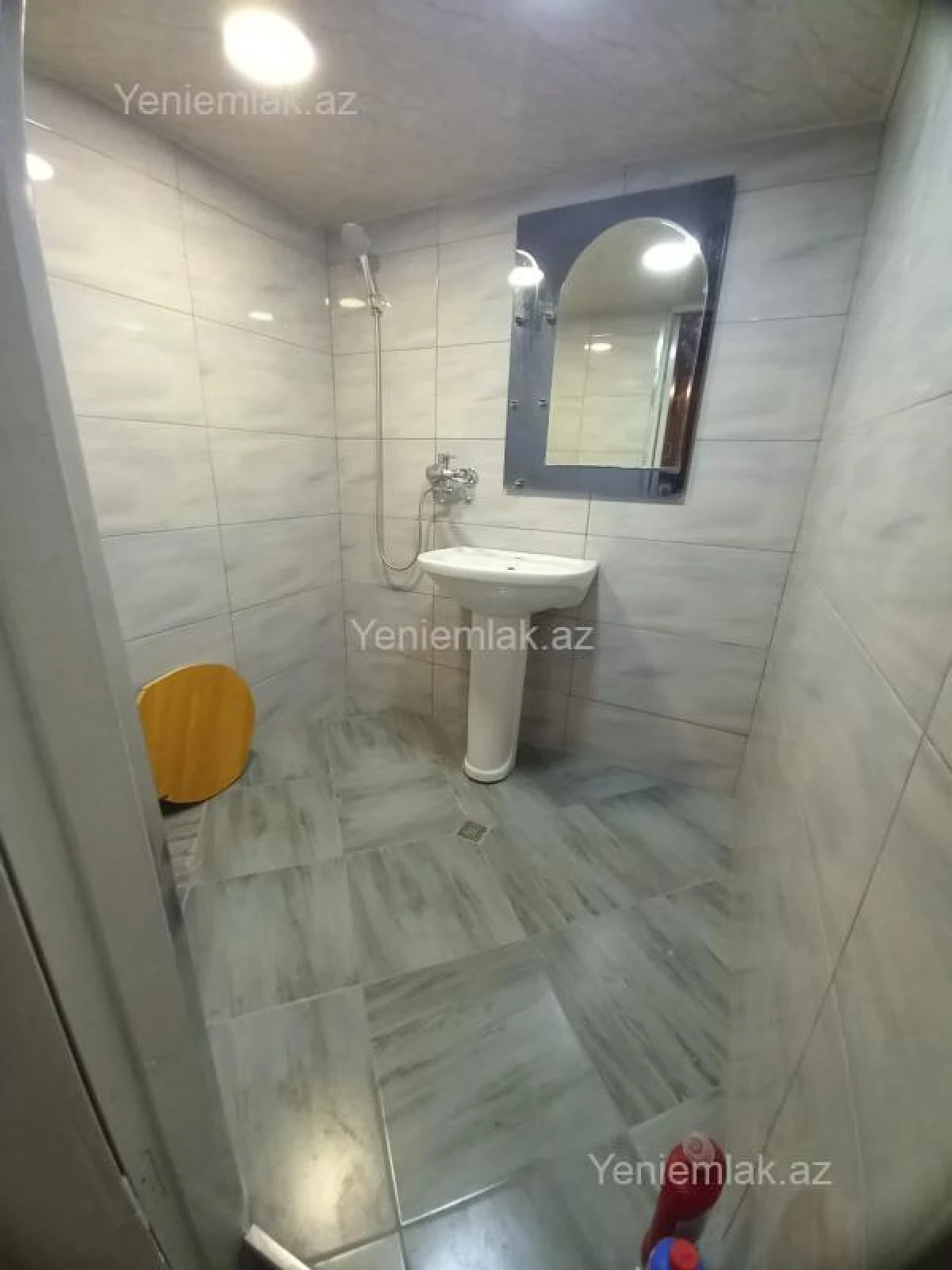 Satılır 2 otaqlı köhnə tikili 70 m²
