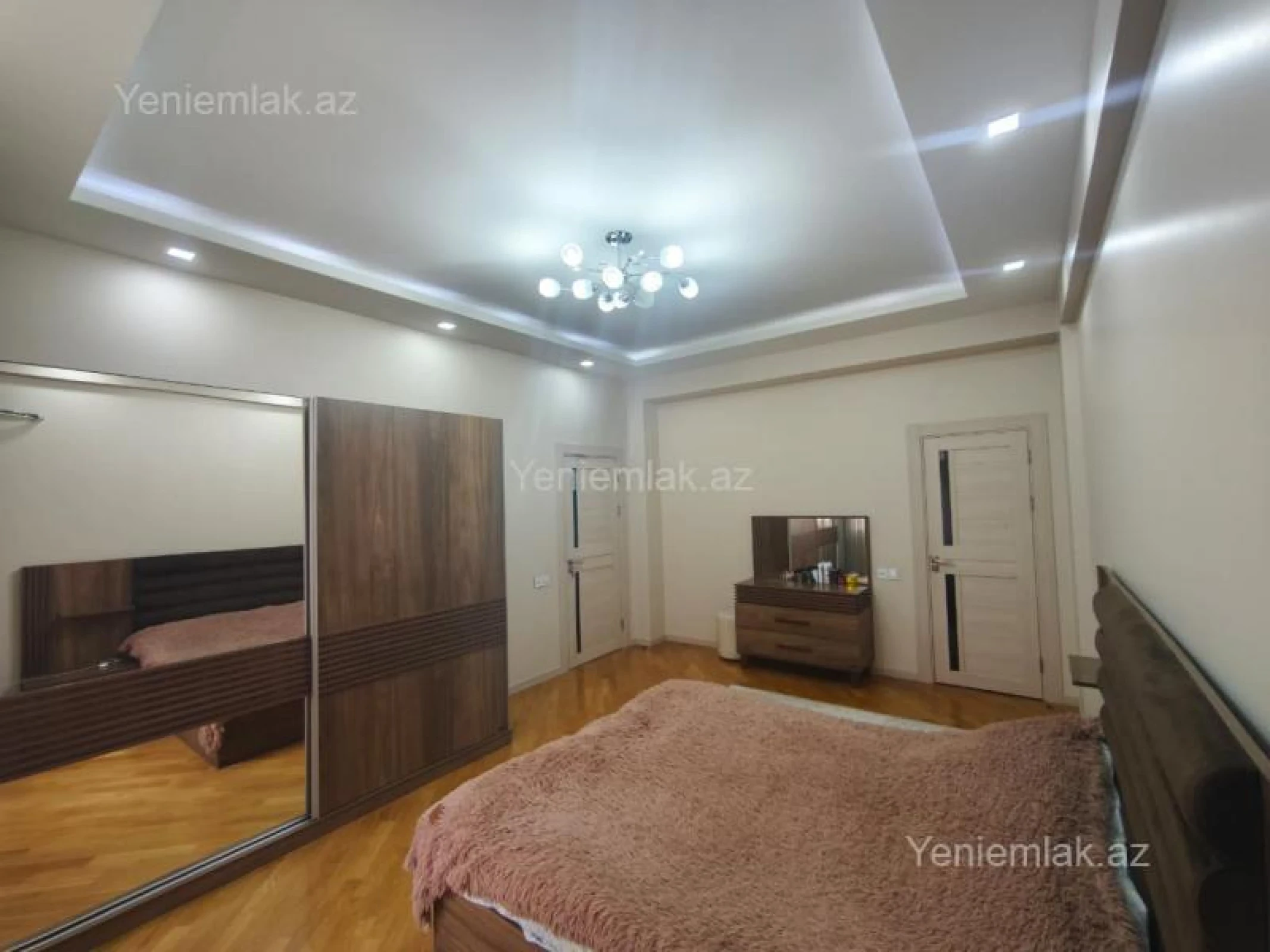 Satılır 3 otaqlı yeni tikili 137 m²