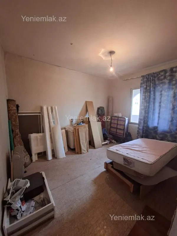 Satılır 4 otaqlı köhnə tikili 110 m²