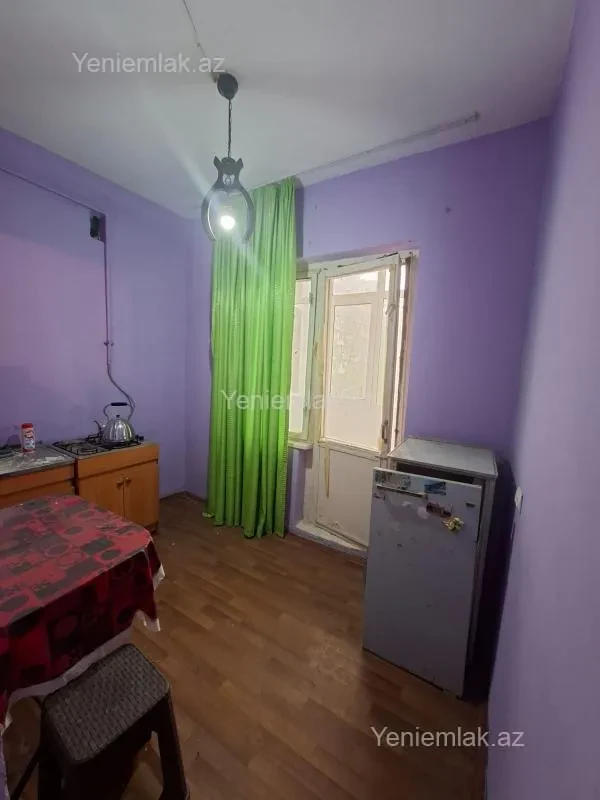 Satılır 4 otaqlı köhnə tikili 110 m²
