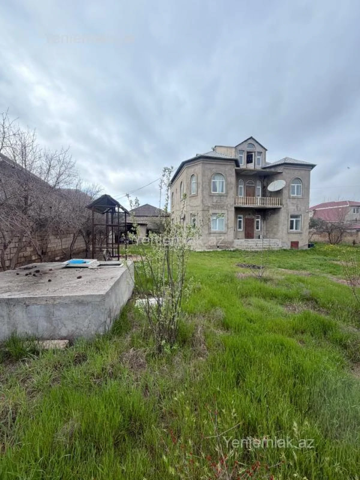 Satılır 6 otaqlı həyət evi 250 m²