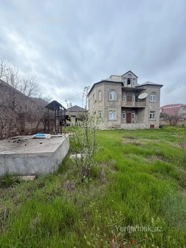 Satılır 6 otaqlı həyət evi 250 m²