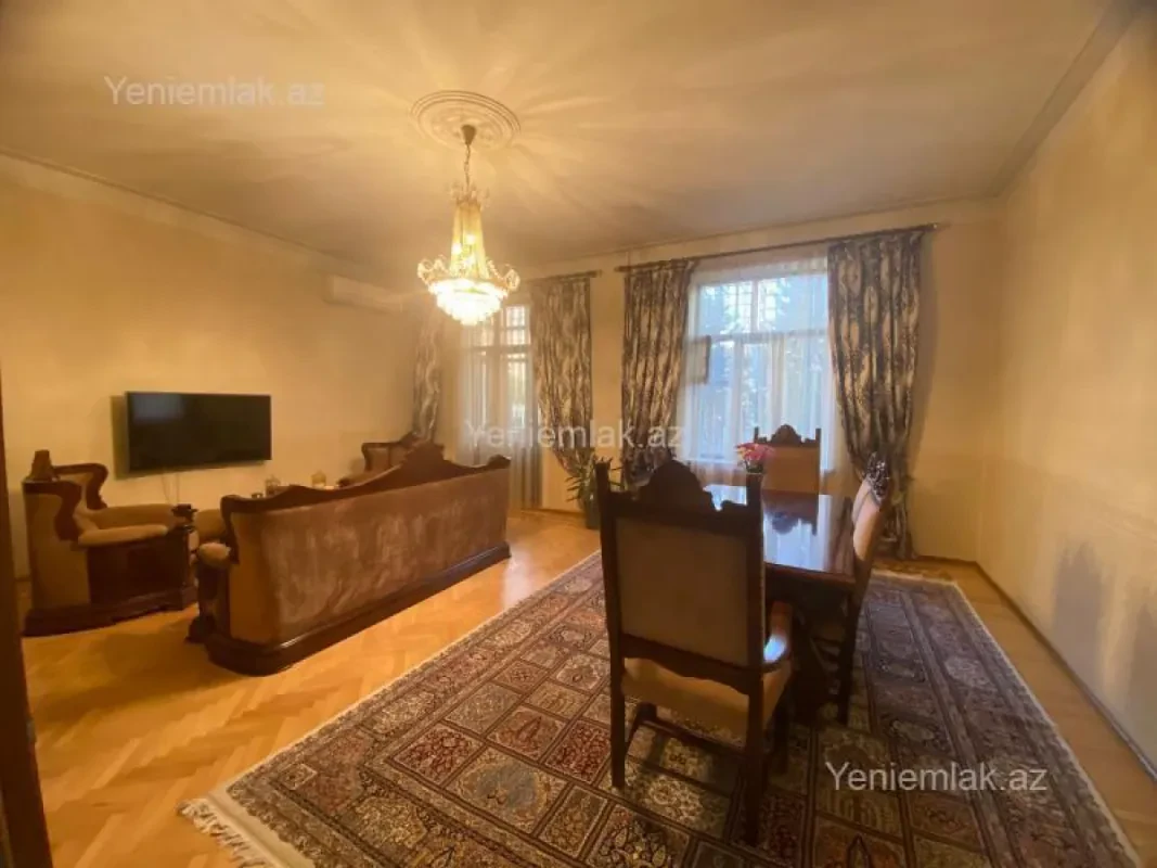 Satılır 3 otaqlı köhnə tikili 100 m²