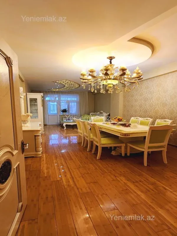 Satılır 3 otaqlı yeni tikili 130 m²