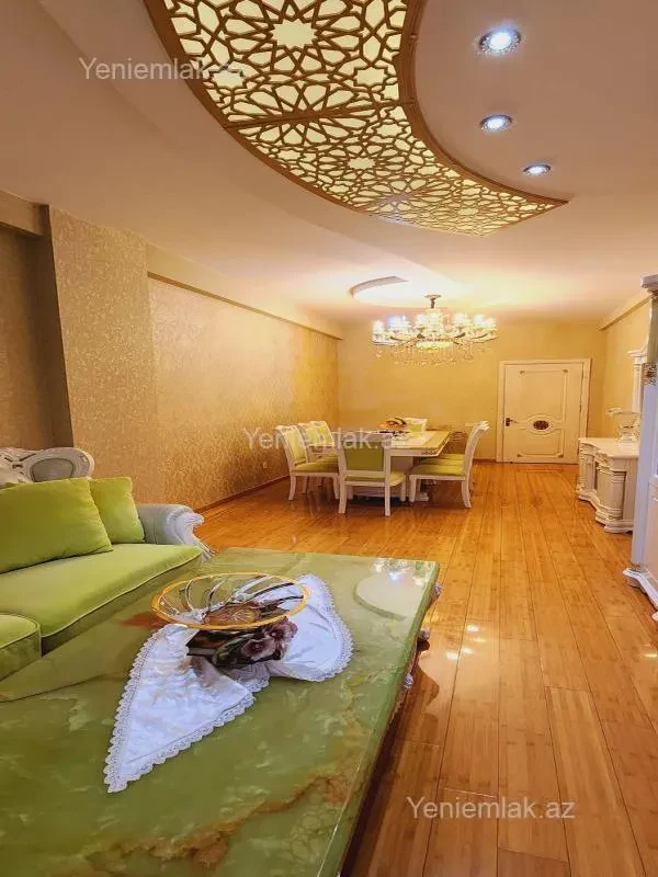Satılır 3 otaqlı yeni tikili 130 m²
