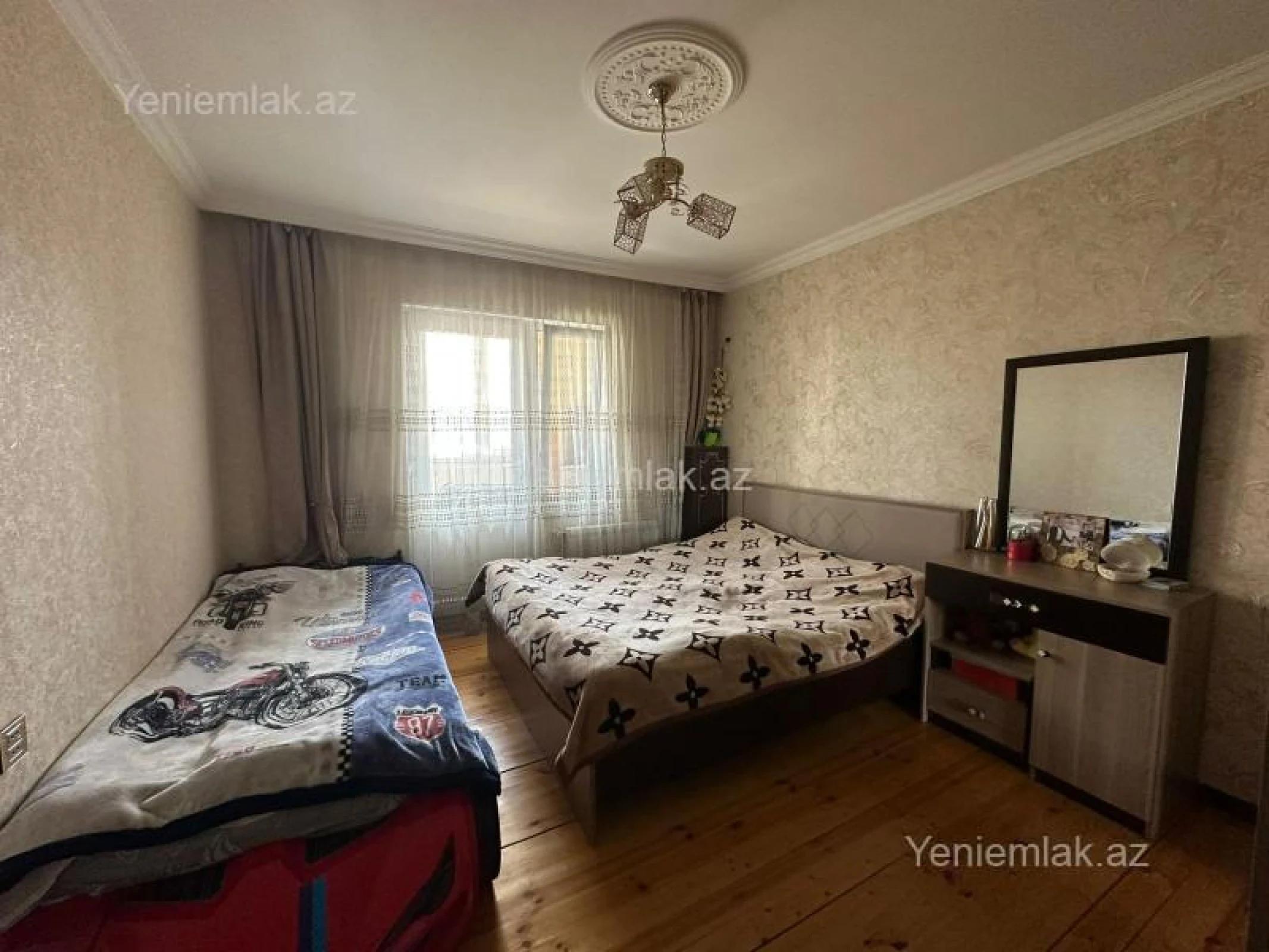 Satılır 2 otaqlı köhnə tikili 60 m²