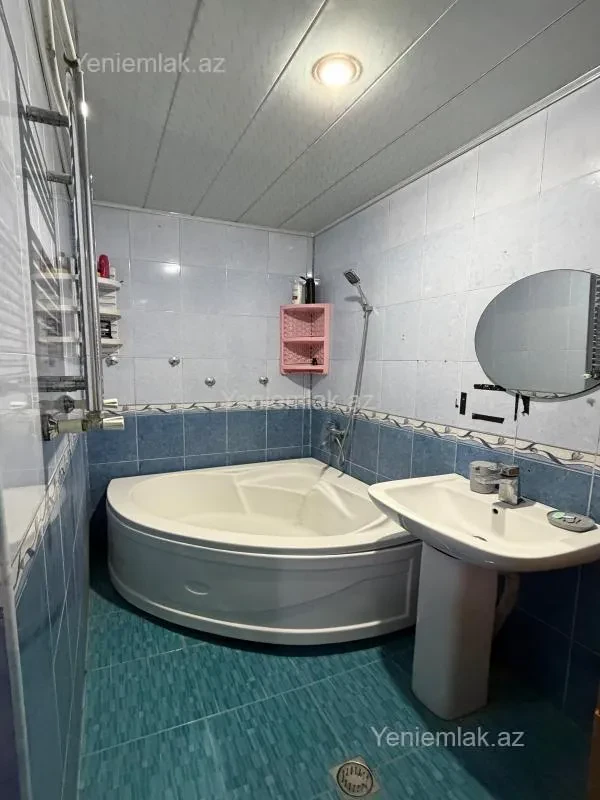 Satılır 3 otaqlı yeni tikili 75 m²