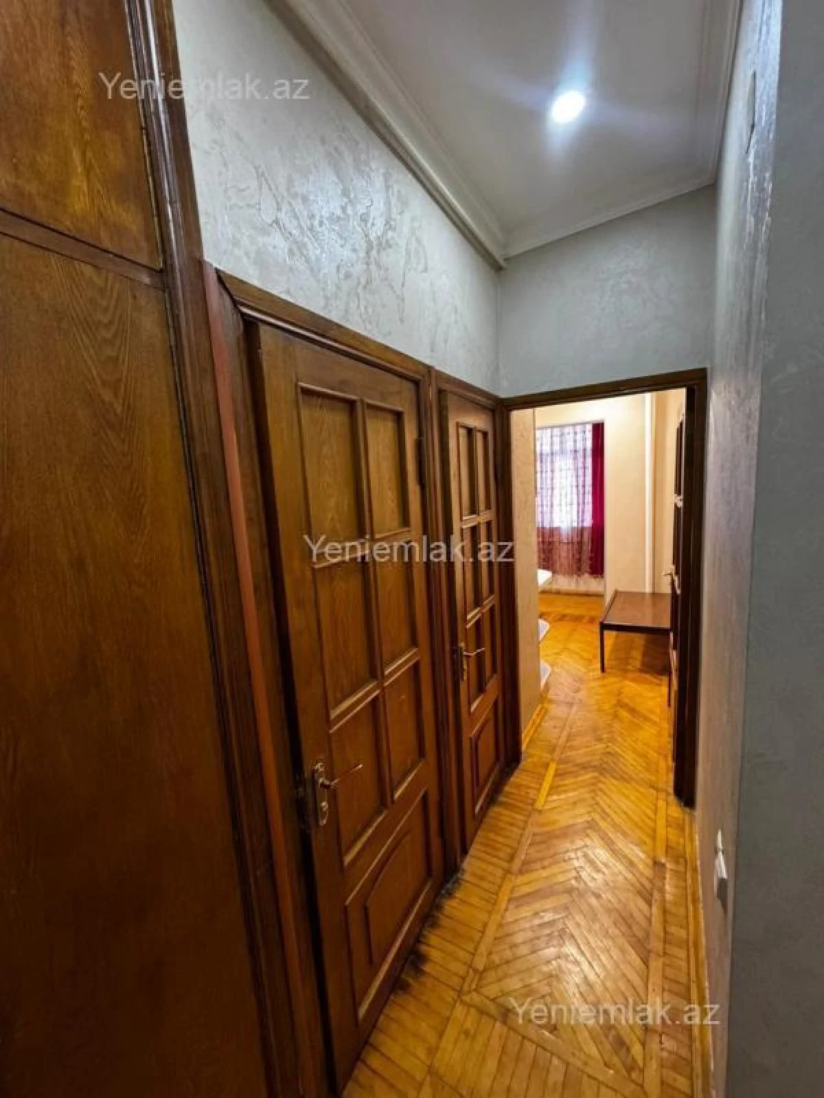Satılır 2 otaqlı köhnə tikili 75 m²